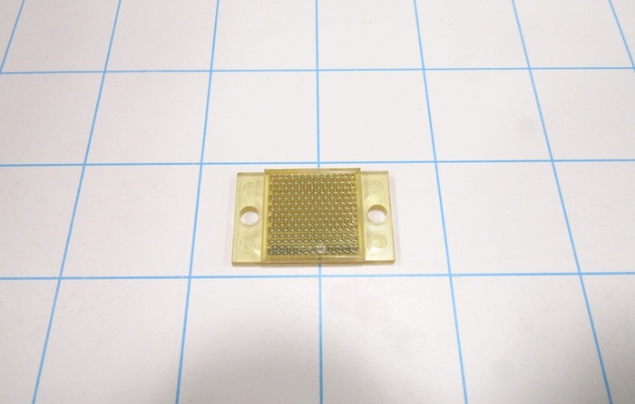 20 MM X 32 MM X 3 MM REFLECTOR