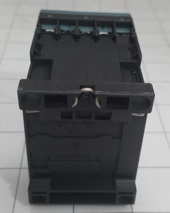 Contactor, 3 Poles, 120VAC Coil, 20A, 3 HP @ 3PH 200VAC, 575VAC, 7.5 HP @ 3PH 460VAC, 1 NO Contacts, Screw Terminal Connection