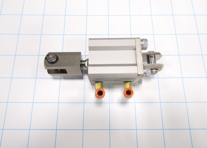 CYLINDER WITH CEVIS