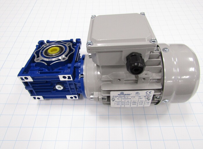 Gearmotors, Type Right Angle, Type of Gears Worm, Ratio 7.5:1, Output Type Hollow Bore, Output Diameter 18 mm, Output Torque 354 in-lbs, Output Rpm 233 rpm, Mounting Type Face mounted