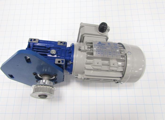 Gearmotors, Type Right Angle, Type of Gears Worm, Ratio 7.5:1, Output Type Hollow Bore, Output Diameter 18 mm, Output Torque 354 in-lbs, Output Rpm 233 rpm, Mounting Type Face mounted