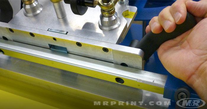 Kruzer Manual Screen Printing Press: Convenient lever-actuated off-contact adjustment