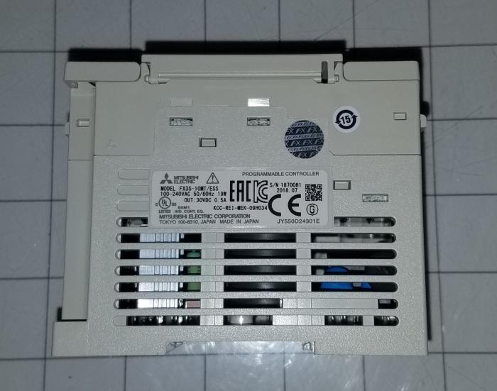 PLC, FX3S, 10 I/O, 6 Inputs, 24VDC Sink/Source, 4 Outputs, Transistor, 100-240VAC