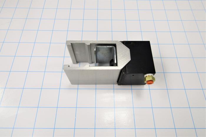 PNEUMATIC SQ & FL CLAMP      E