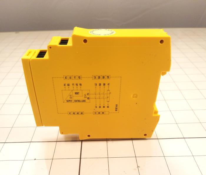 Safety Relay, 3NO + 1NC, 24V AC/DC, 5A