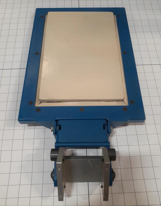 SPECIAL SHORTS HOLD DOWN